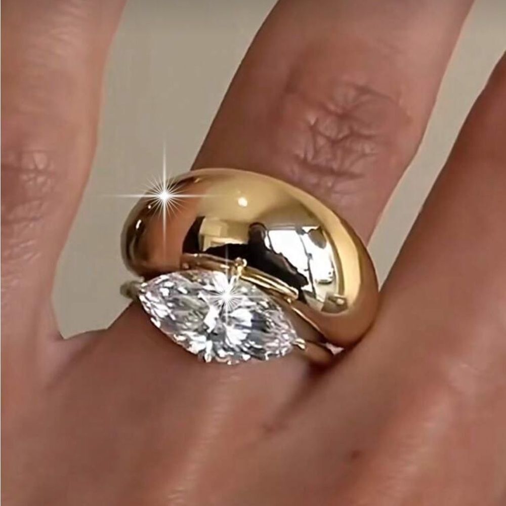 Elegant Gold Ring R230